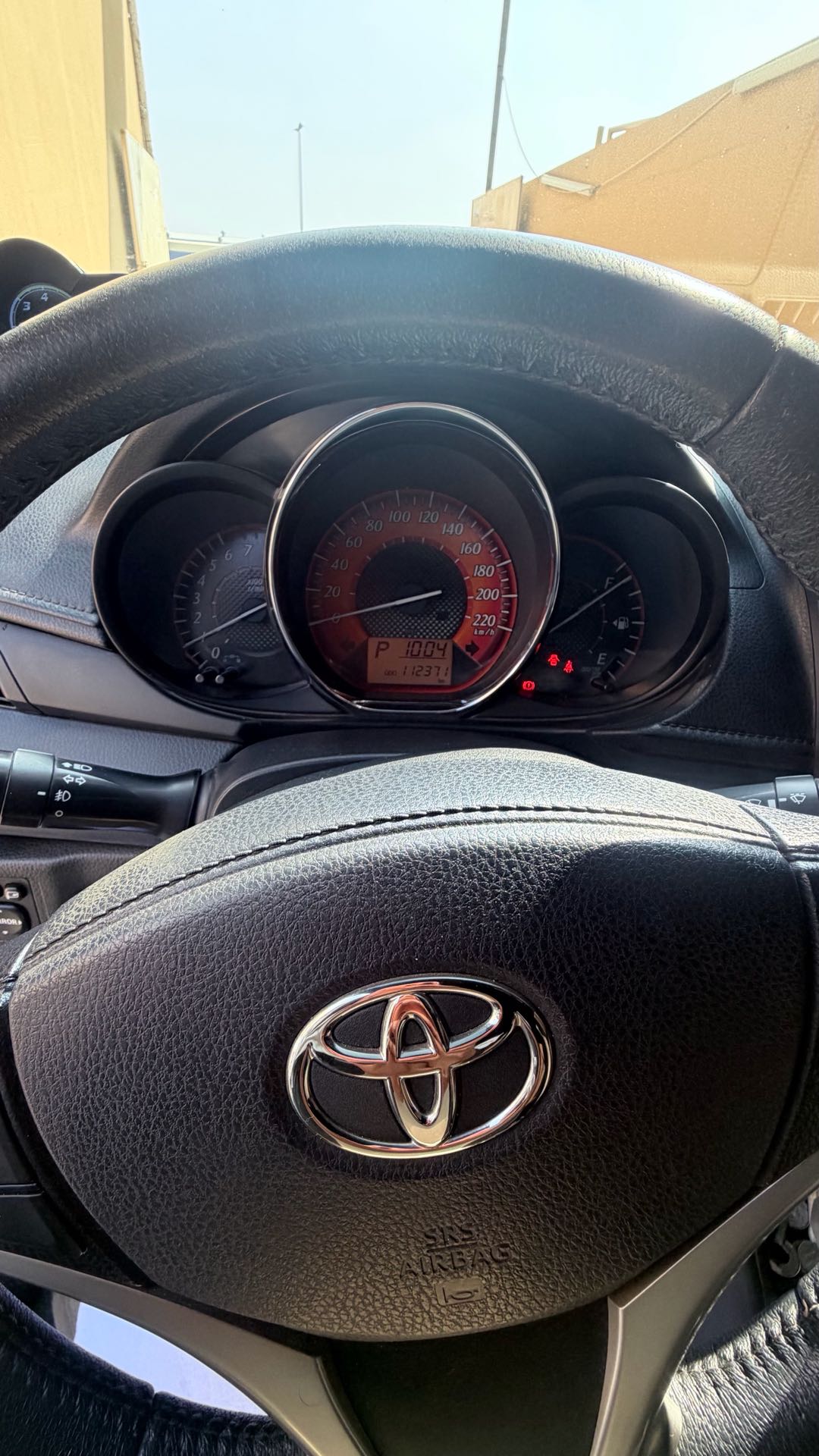 Car Image 2016 TOYOTA YARIS SE