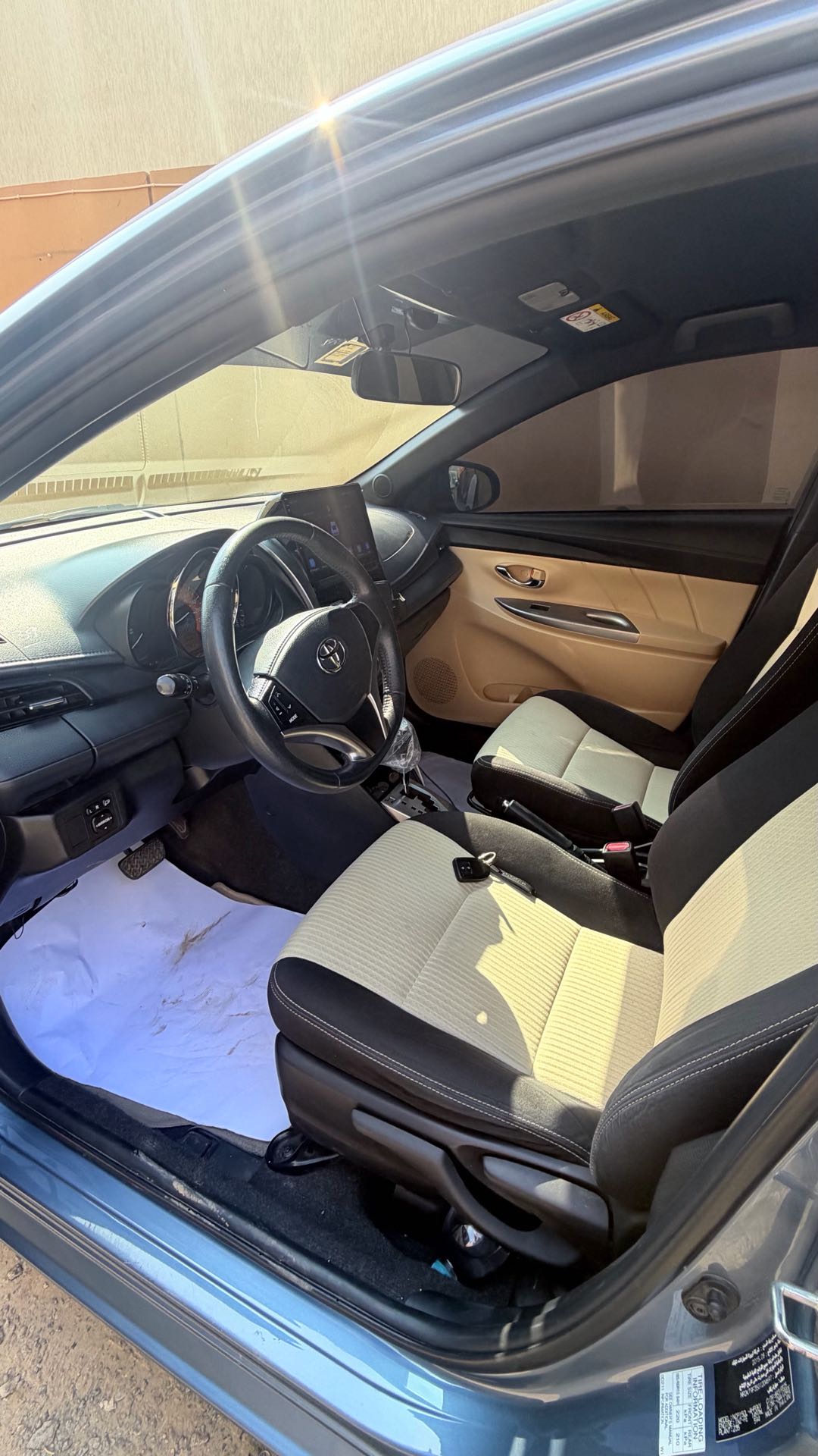 Car Image 2016 TOYOTA YARIS SE