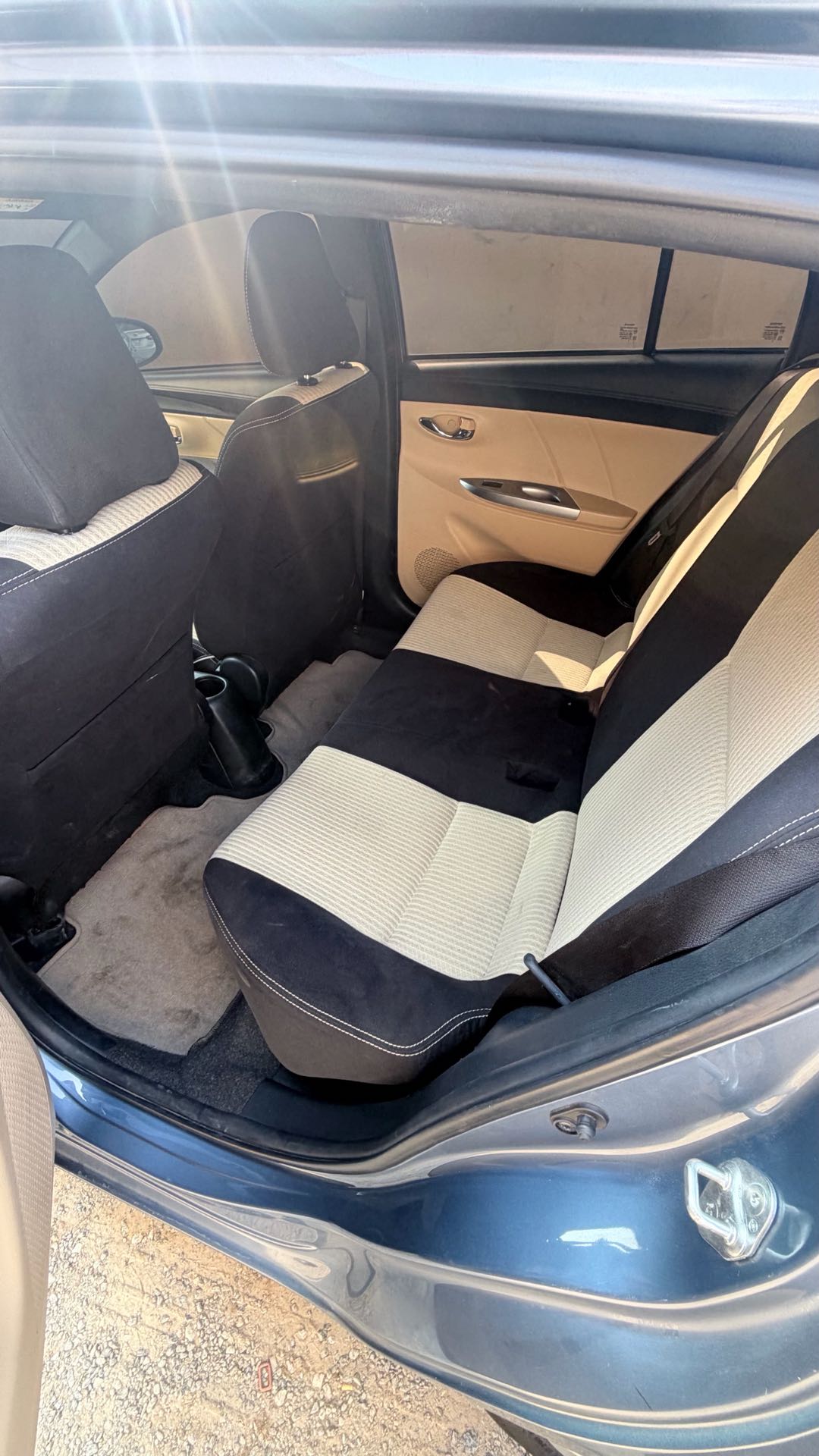 Car Image 2016 TOYOTA YARIS SE