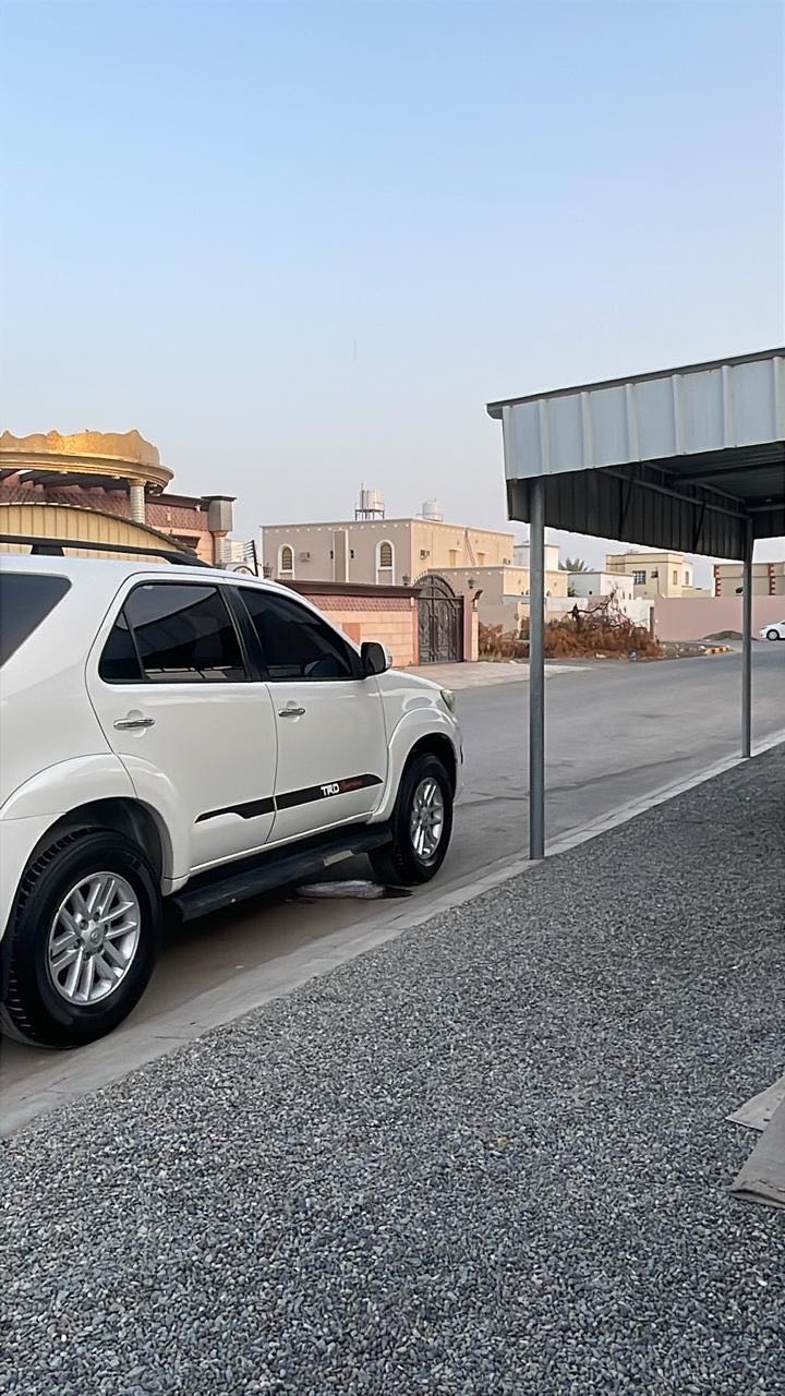 Car Image 2015 TOYOTA FORTUNER TRD