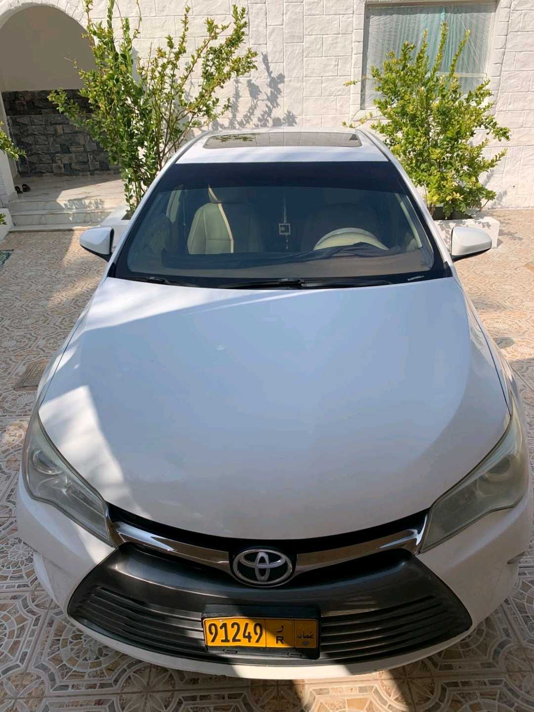 Car Image 2015 TOYOTA CAMRY LE