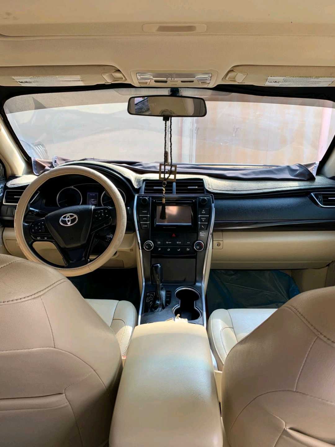 Car Image 2015 TOYOTA CAMRY LE