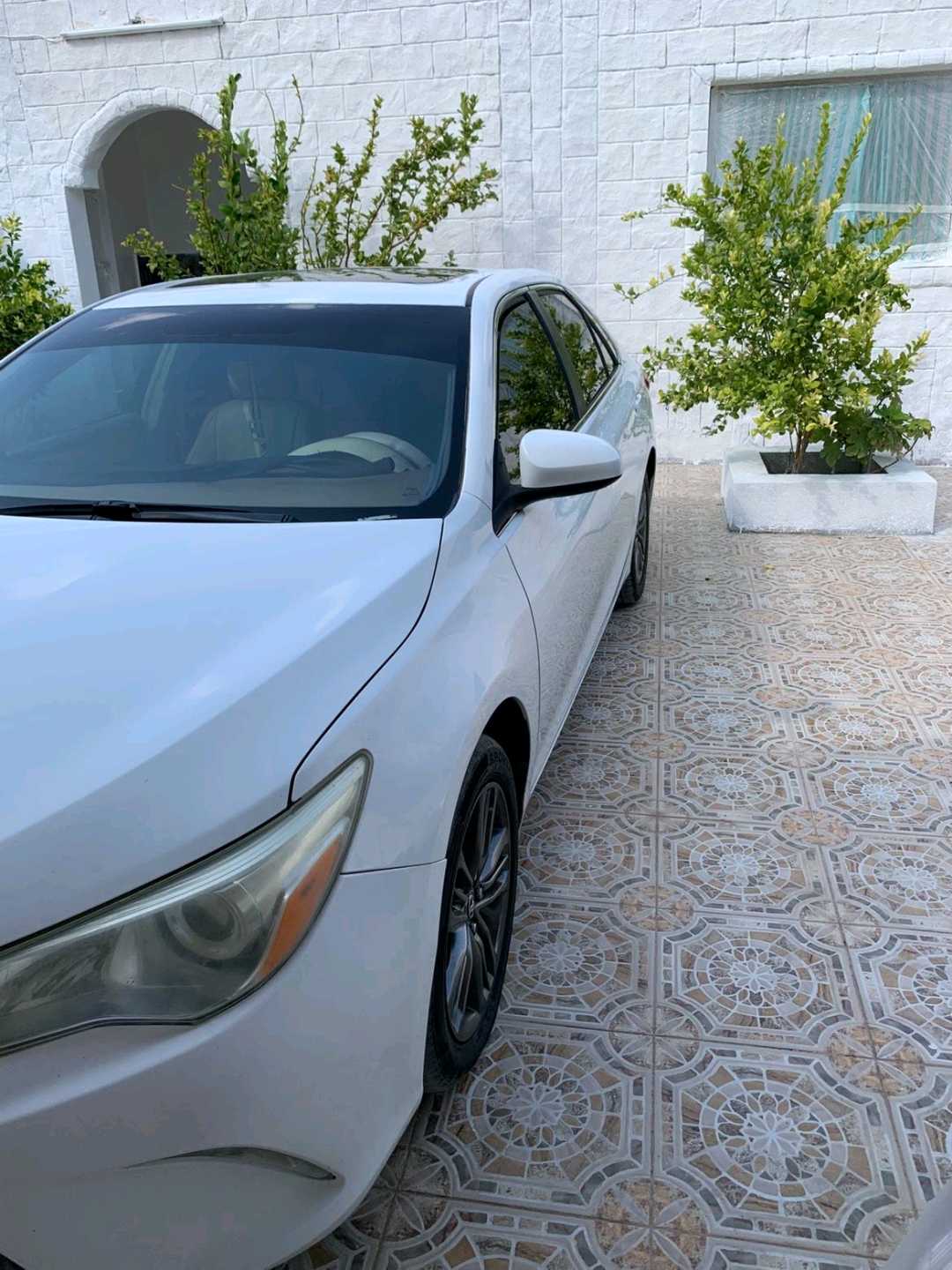 Car Image 2015 TOYOTA CAMRY LE