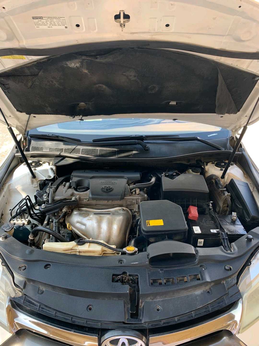 Car Image 2015 TOYOTA CAMRY LE