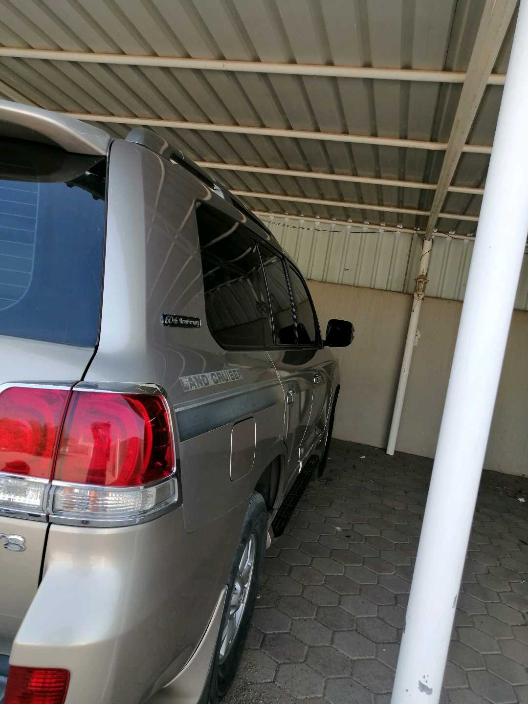 Car Image 2011 TOYOTA LAND CRUISER GX.R