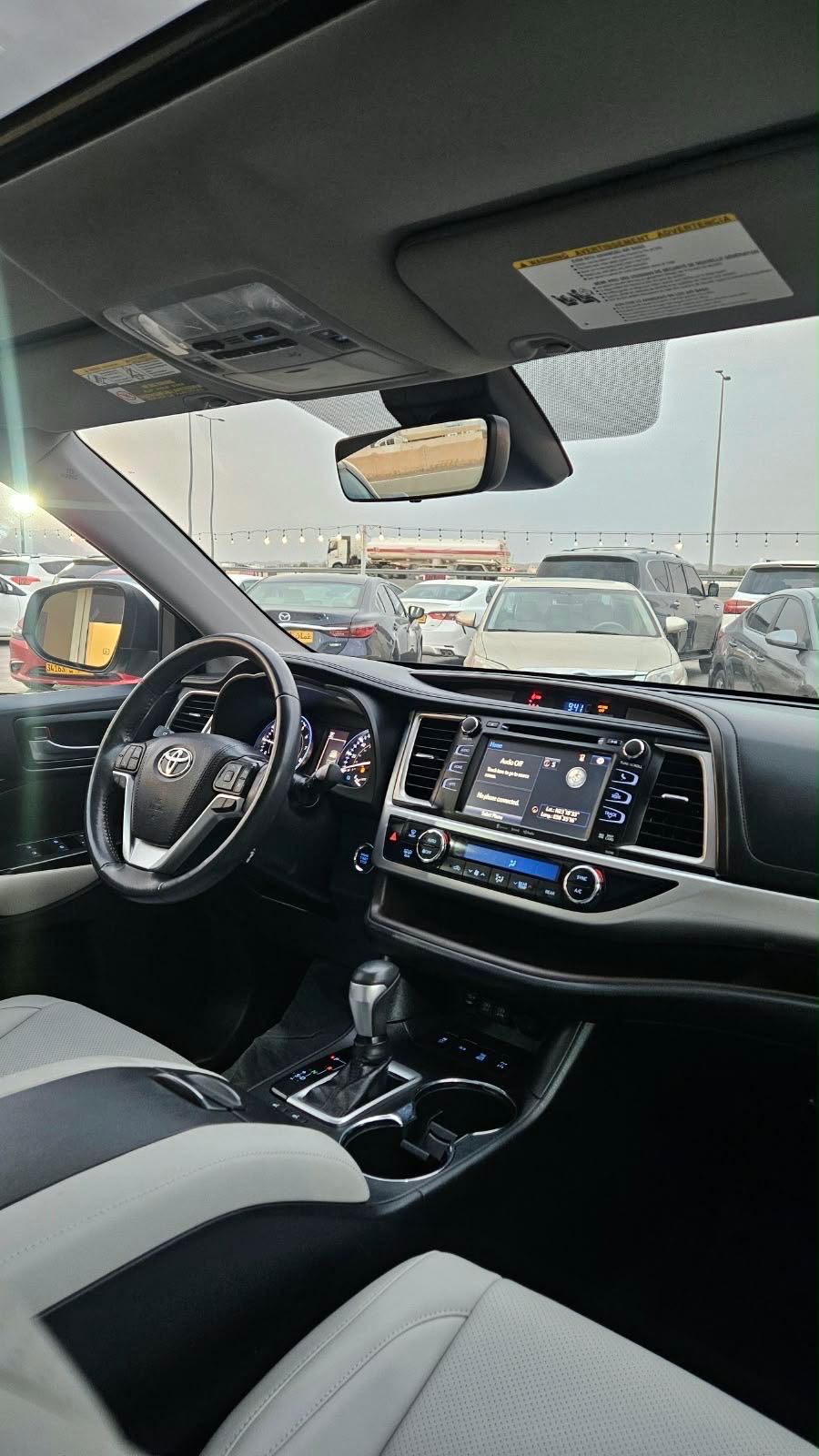 Car Image 2019 TOYOTA HIGHLANDER XLE