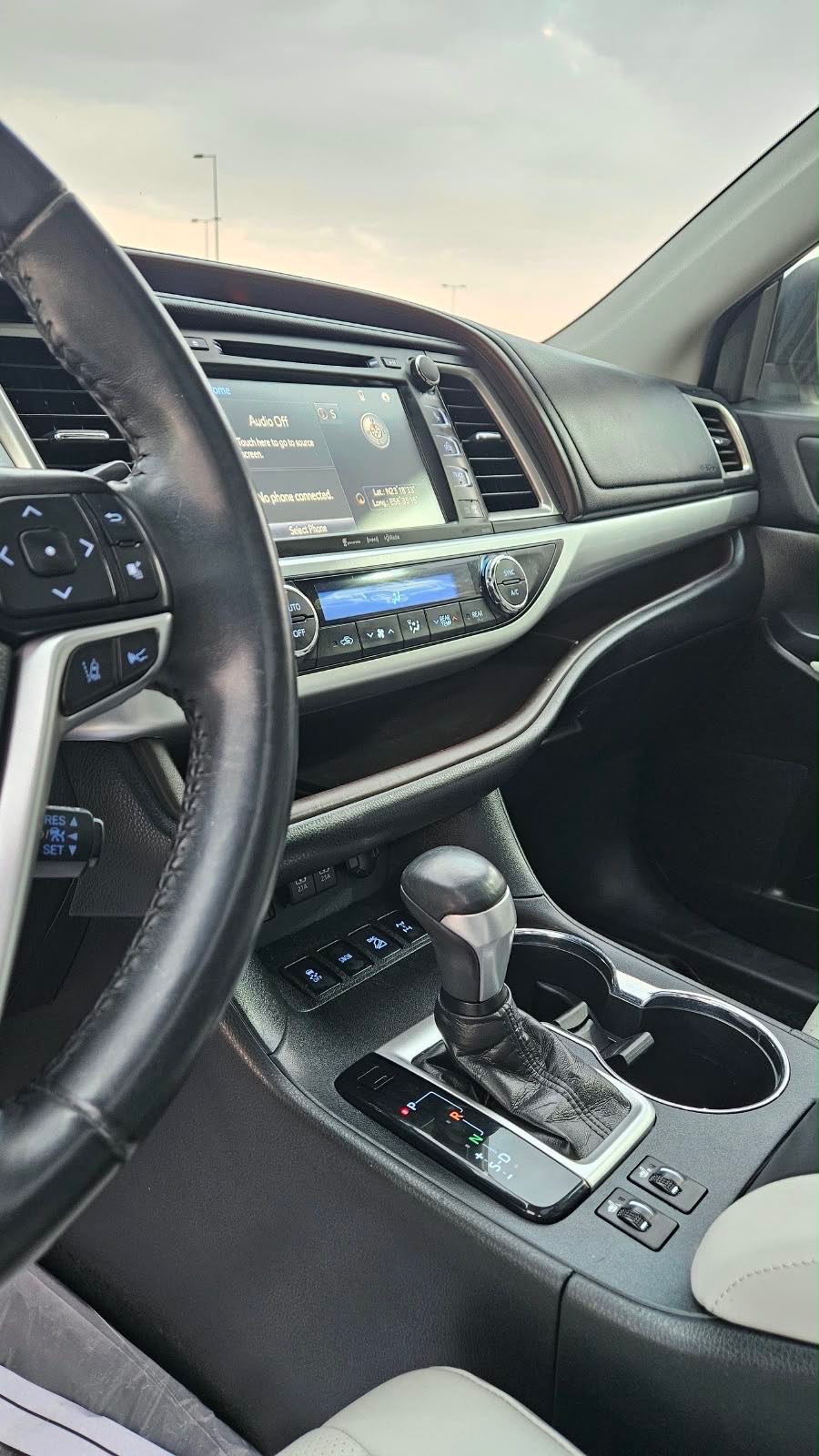 Car Image 2019 TOYOTA HIGHLANDER XLE