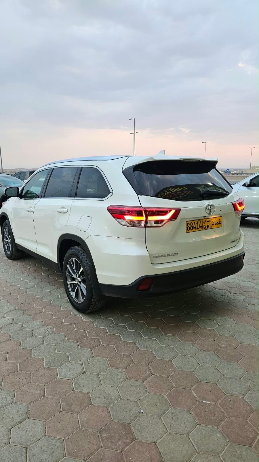 Car Image 2019 TOYOTA HIGHLANDER XLE