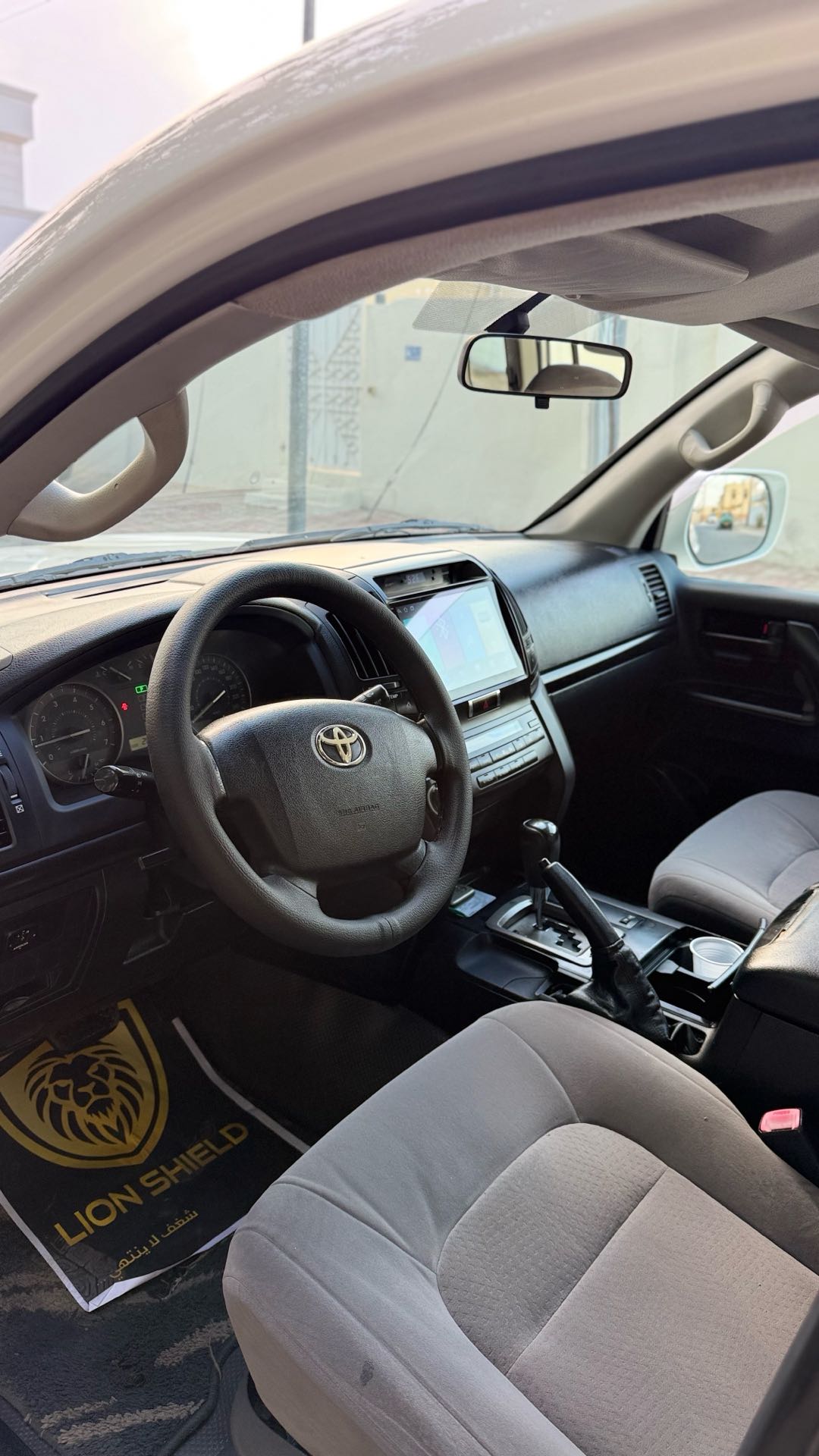 Car Image 2011 TOYOTA LAND CRUISER GX