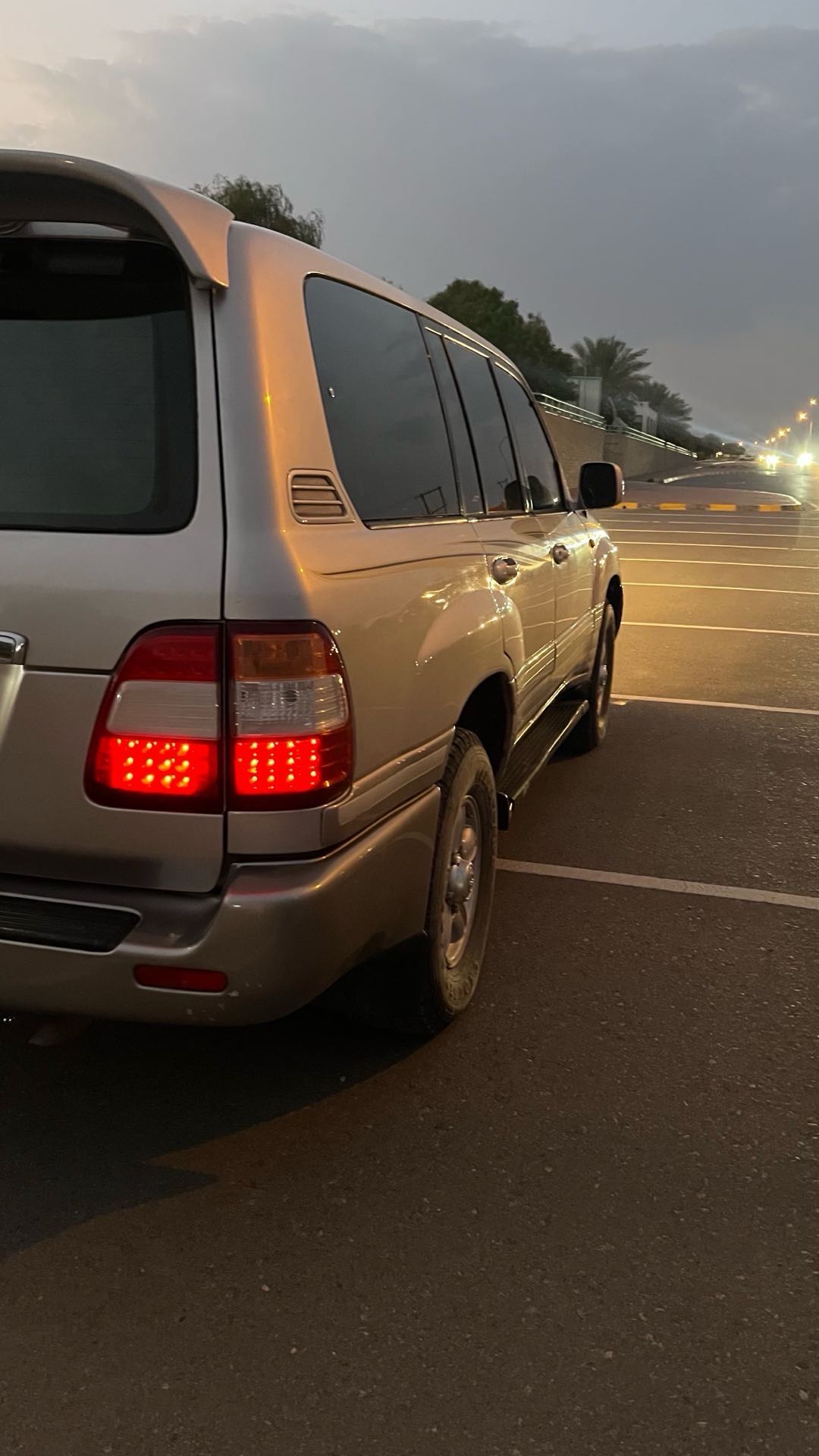 Car Image 1999 TOYOTA LAND CRUISER 