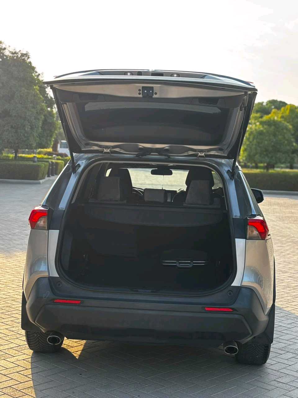 Car Image 2019 TOYOTA RAV4 XLE
