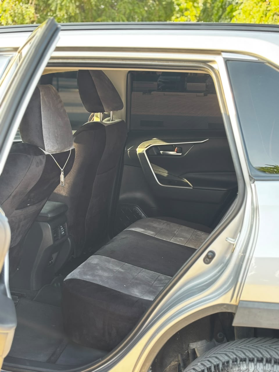 Car Image 2019 TOYOTA RAV4 XLE