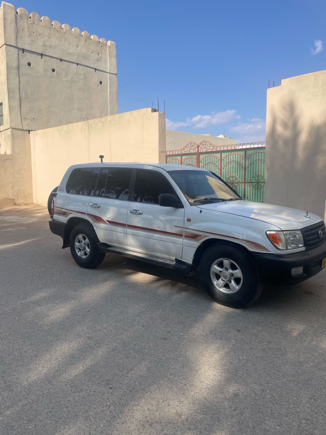 Car Image 2001 TOYOTA LAND CRUISER 