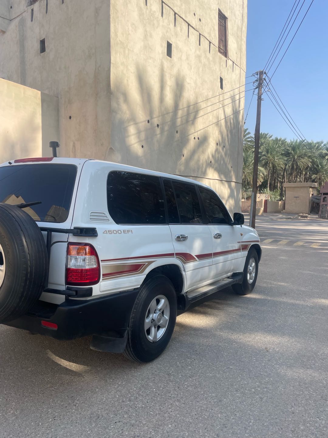 Car Image 2001 TOYOTA LAND CRUISER 