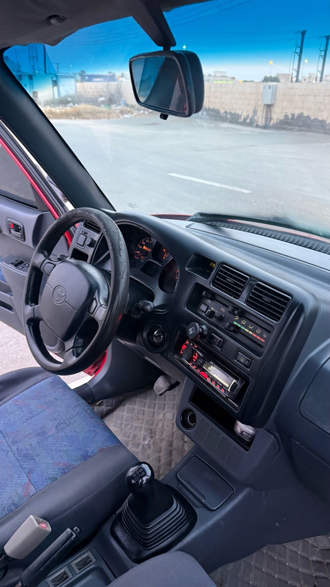 Car Image 1997 TOYOTA RAV4 Base