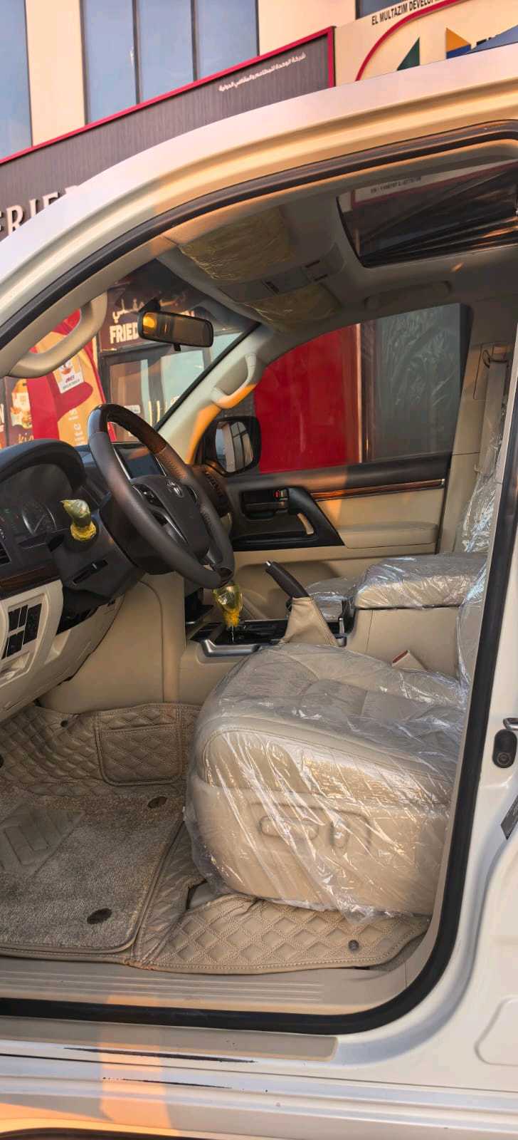 Car Image 2016 TOYOTA LAND CRUISER GX