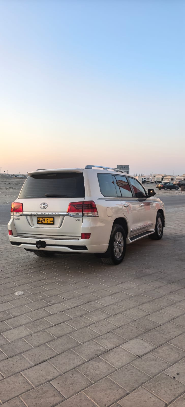 Car Image 2016 TOYOTA LAND CRUISER GX