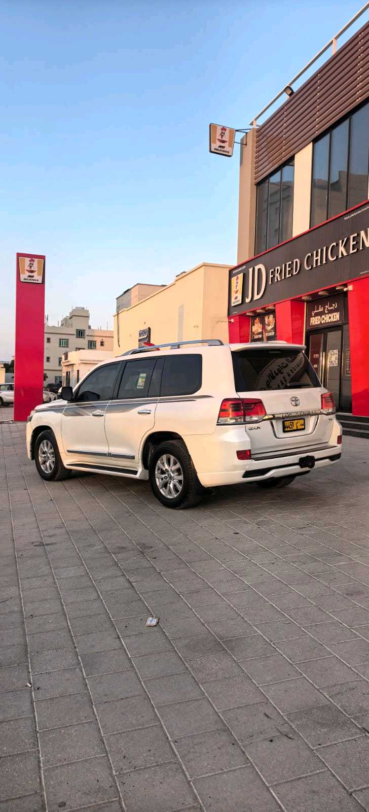 Car Image 2016 TOYOTA LAND CRUISER GX