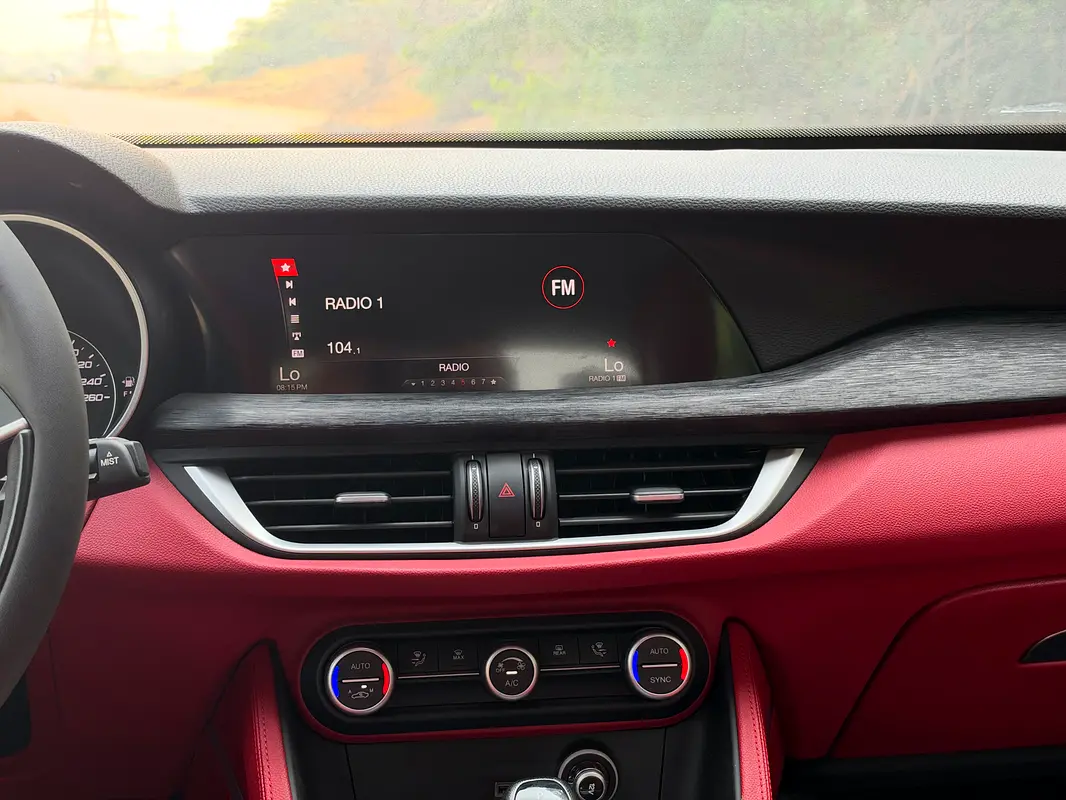 Car Image 2020 ALFA ROMEO STELVIO 