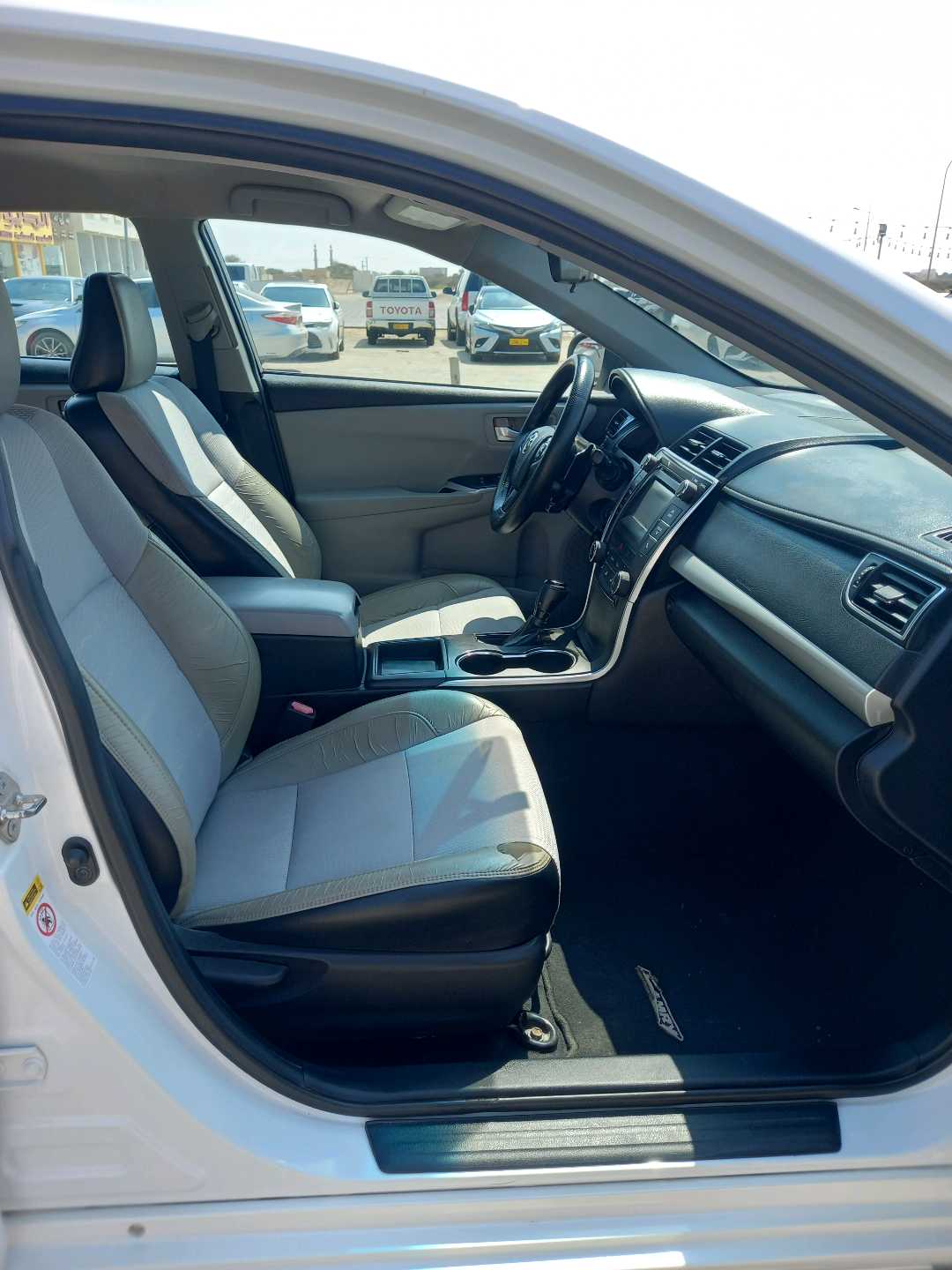 Car Image 2016 TOYOTA CAMRY SE