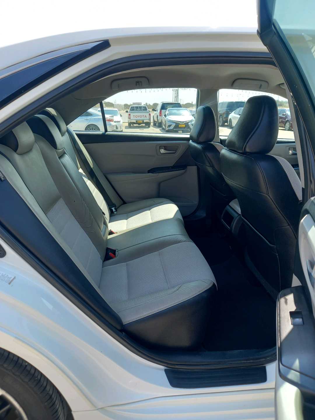 Car Image 2016 TOYOTA CAMRY SE