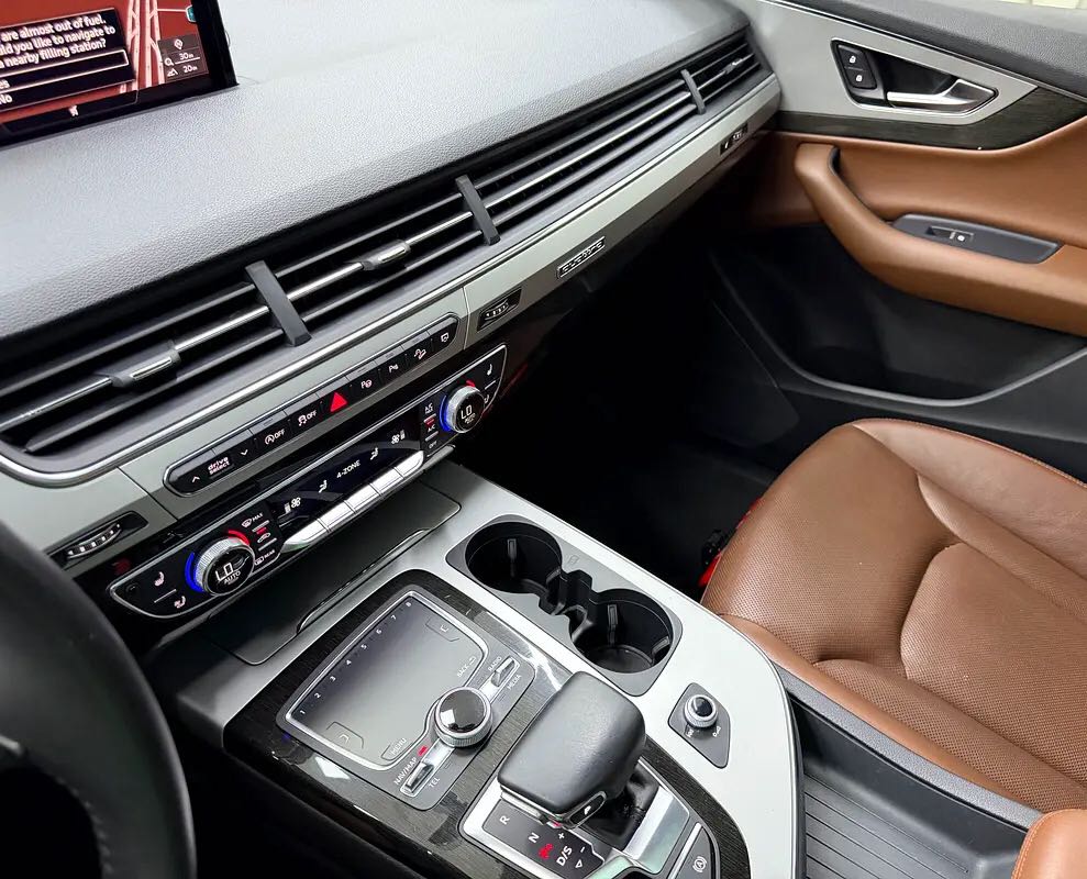 Car Image 2019 AUDI Q7 55 TFSI quattro S line