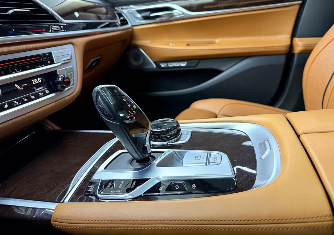 Car Image 2016 BMW 7 SERIES 750
