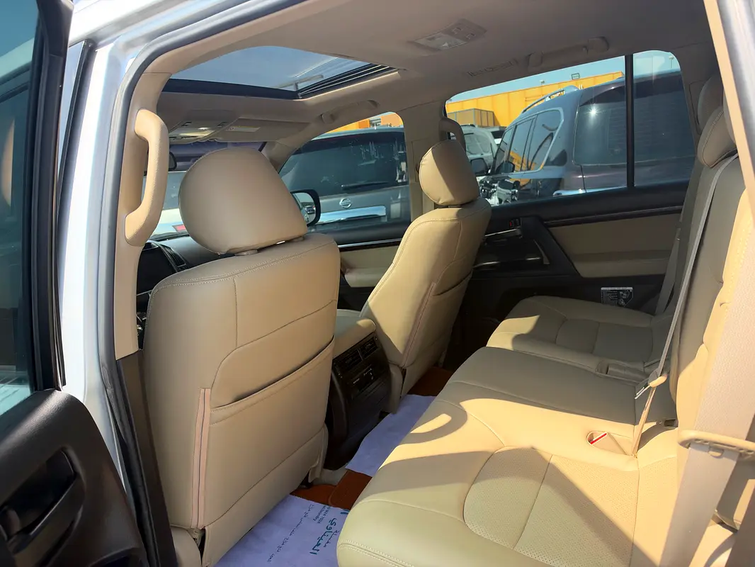 Car Image 2010 TOYOTA LAND CRUISER GX.R