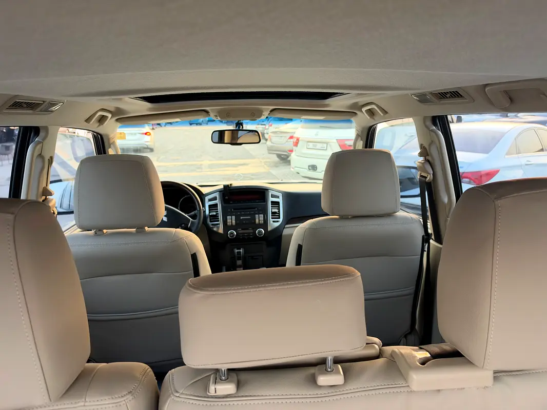 Car Image 2015 MITSUBISHI PAJERO GLS