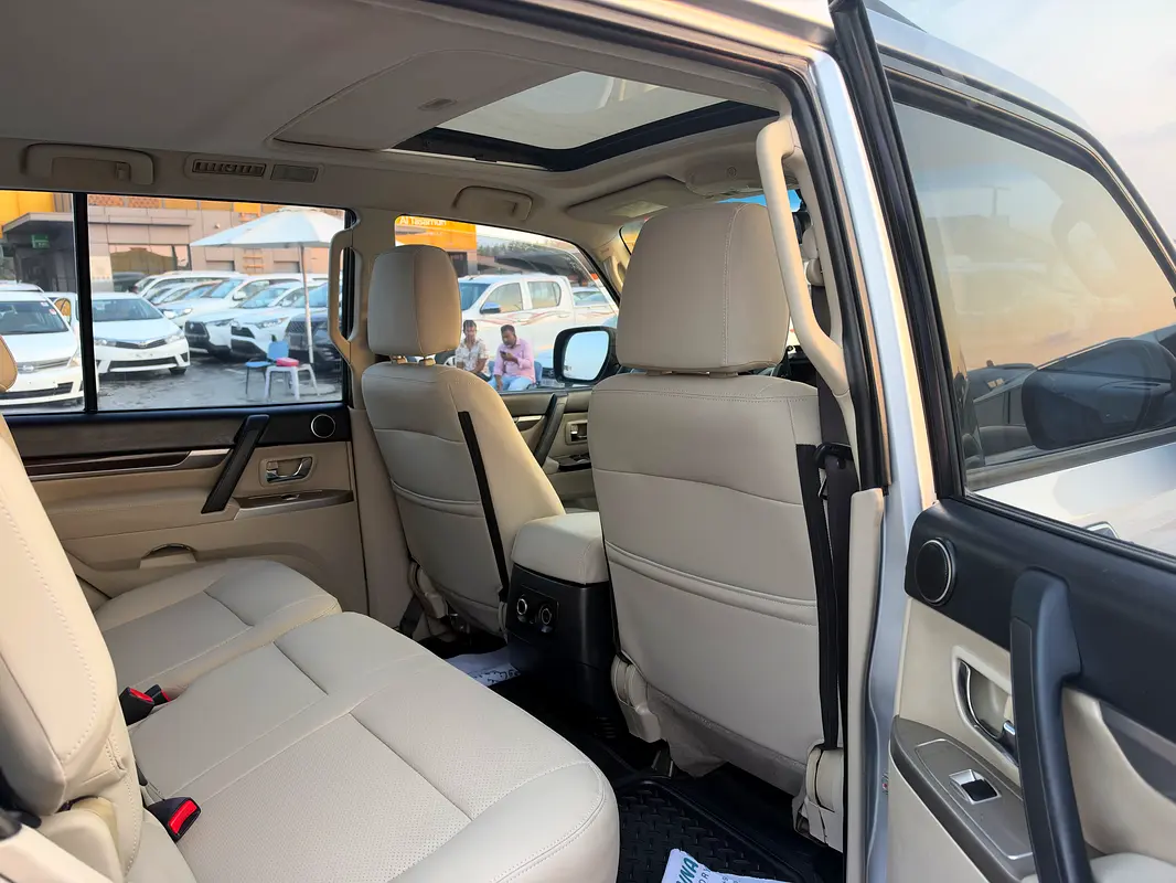 Car Image 2015 MITSUBISHI PAJERO GLS