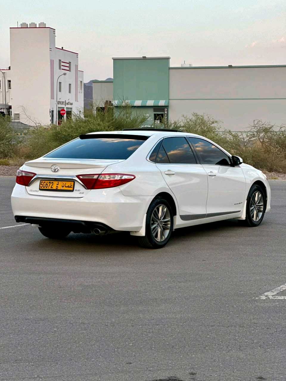 Car Image 2015 TOYOTA CAMRY SE