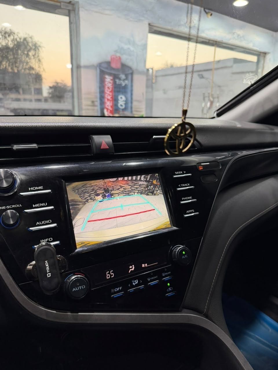 Car Image 2018 TOYOTA CAMRY SE
