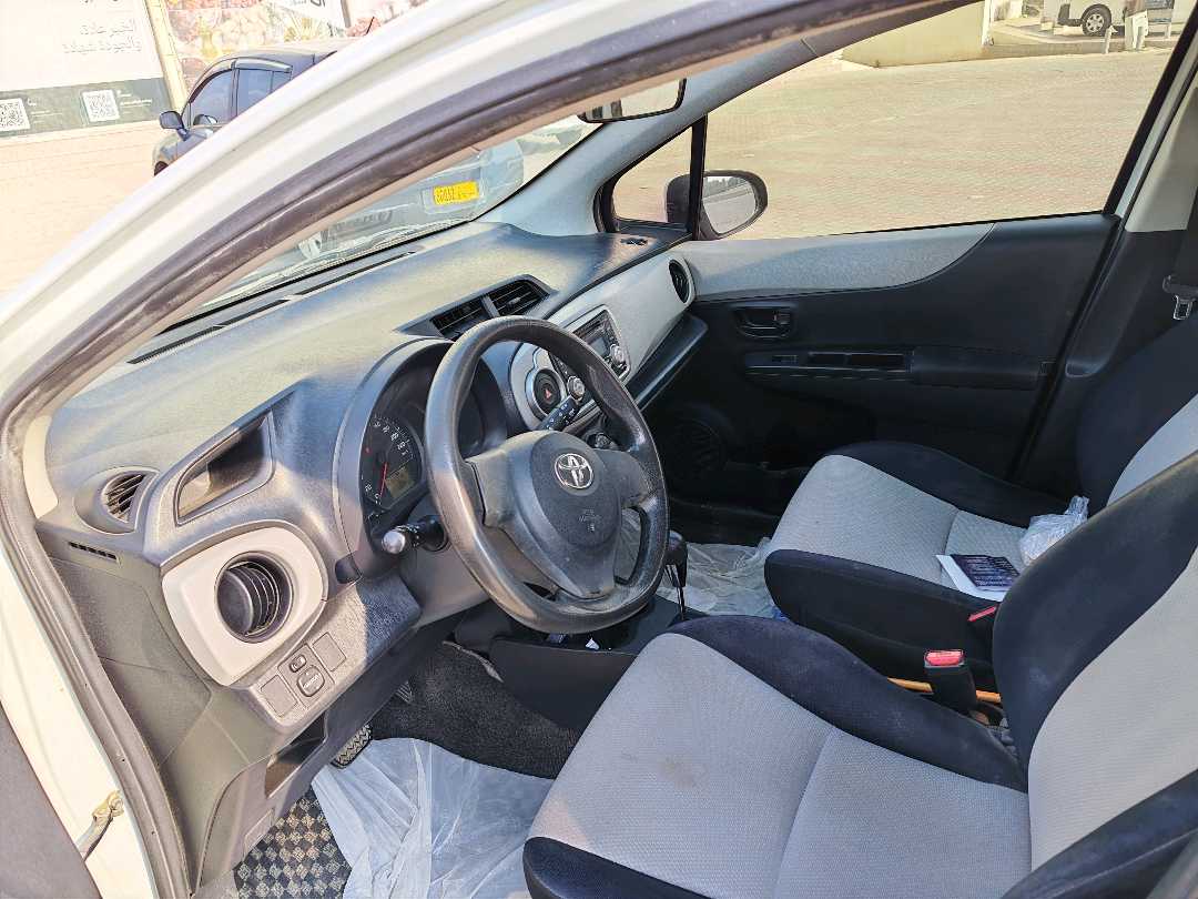 Car Image 2013 TOYOTA YARIS SE