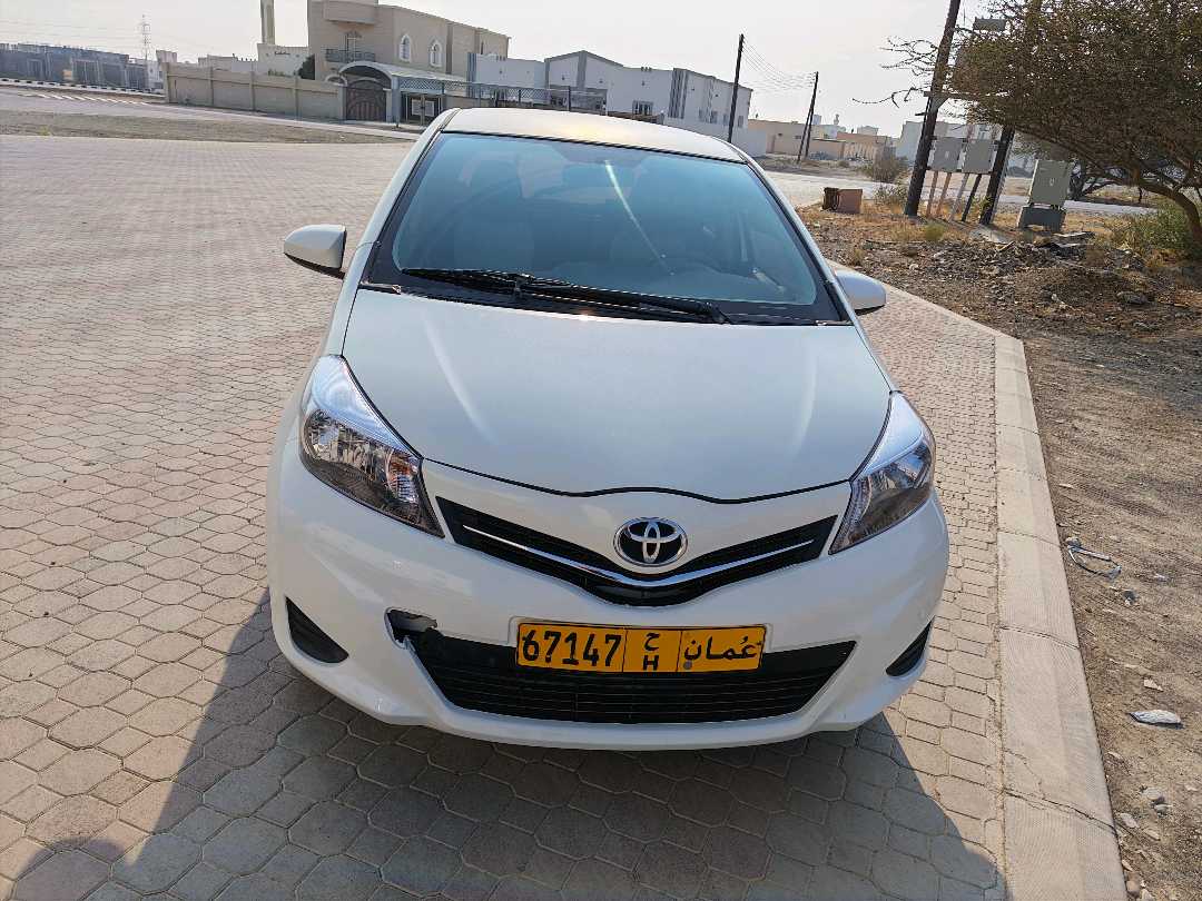 Car Image 2013 TOYOTA YARIS SE