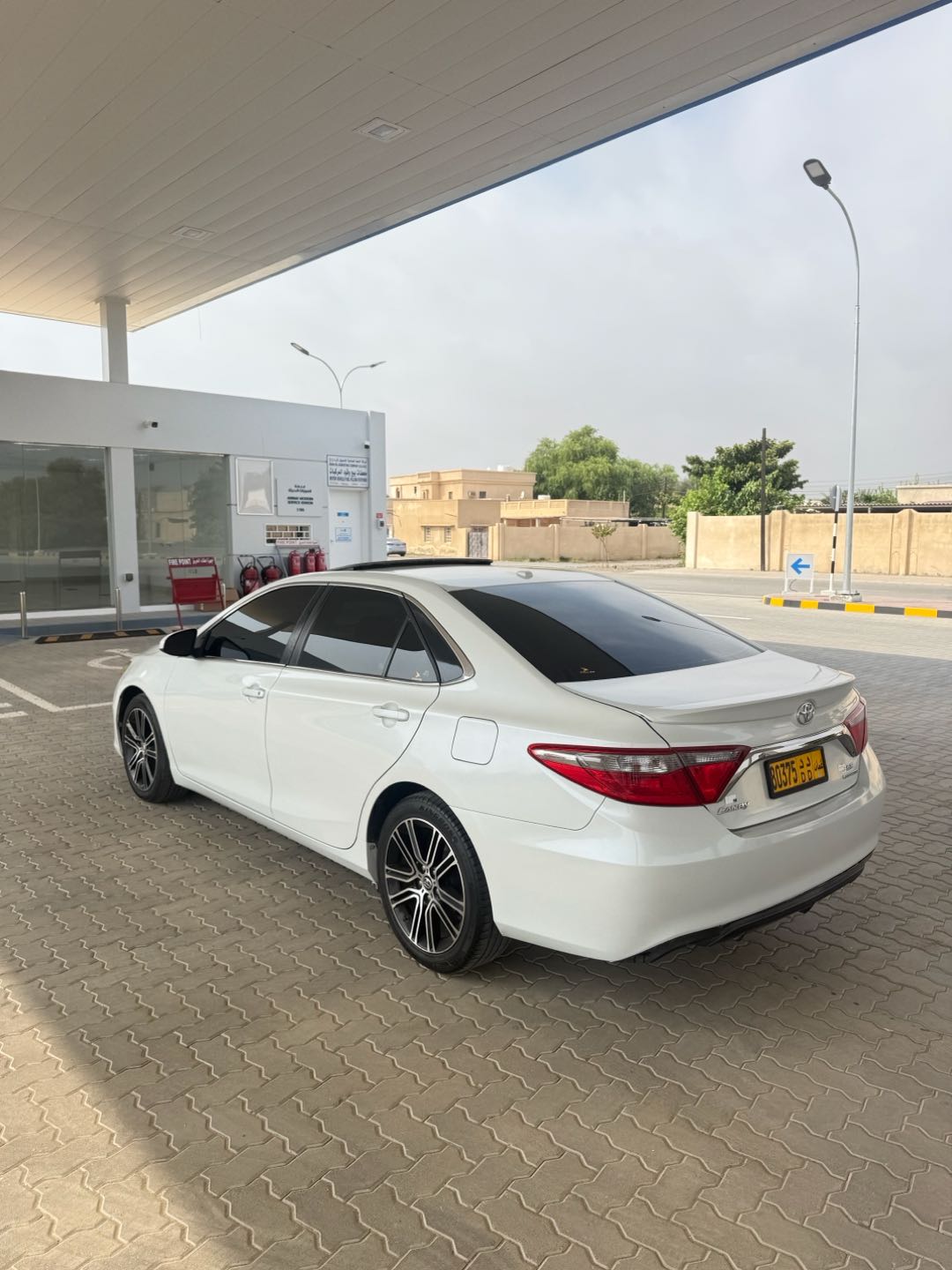Car Image 2016 TOYOTA CAMRY SE