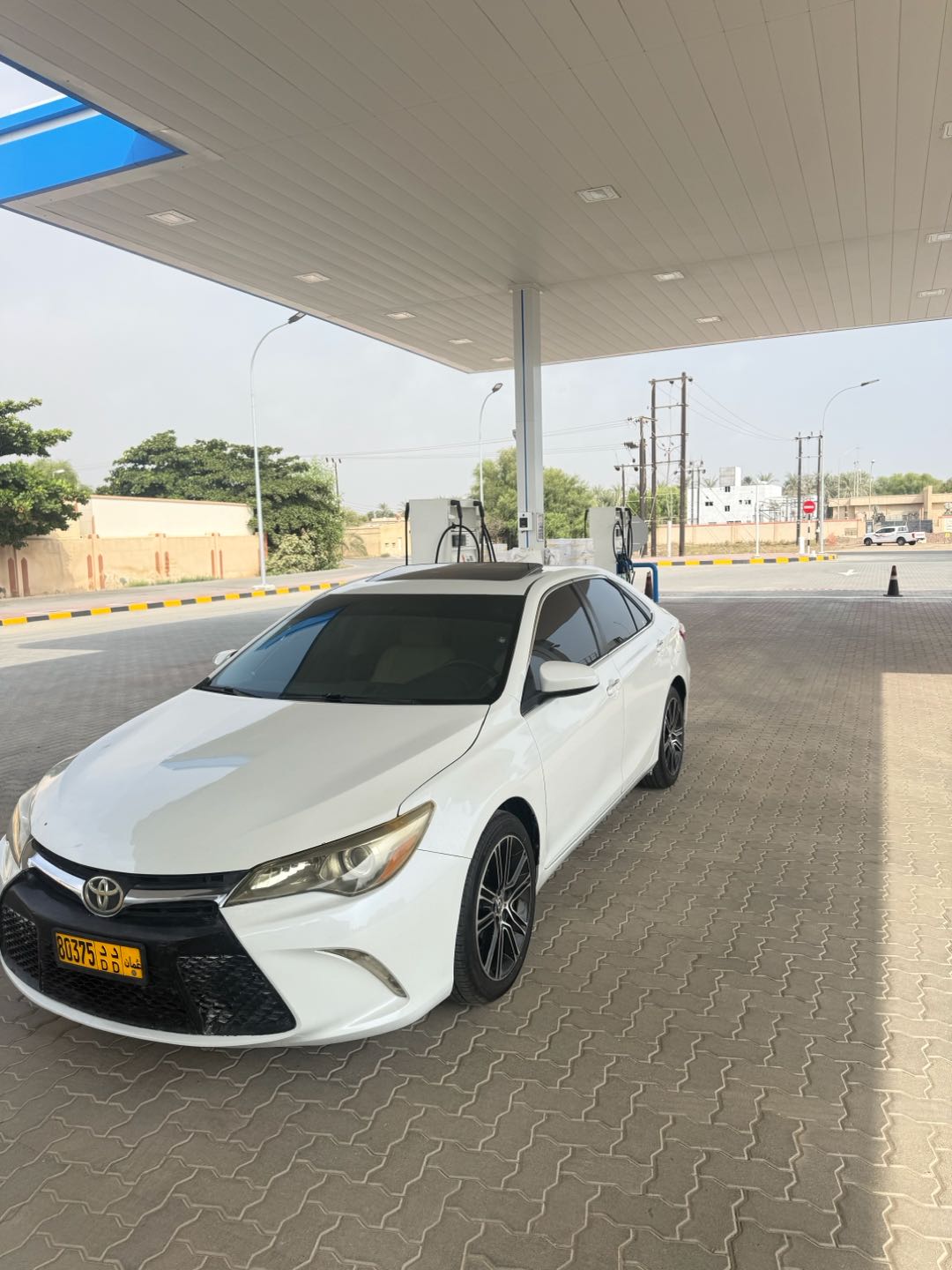 Car Image 2016 TOYOTA CAMRY SE
