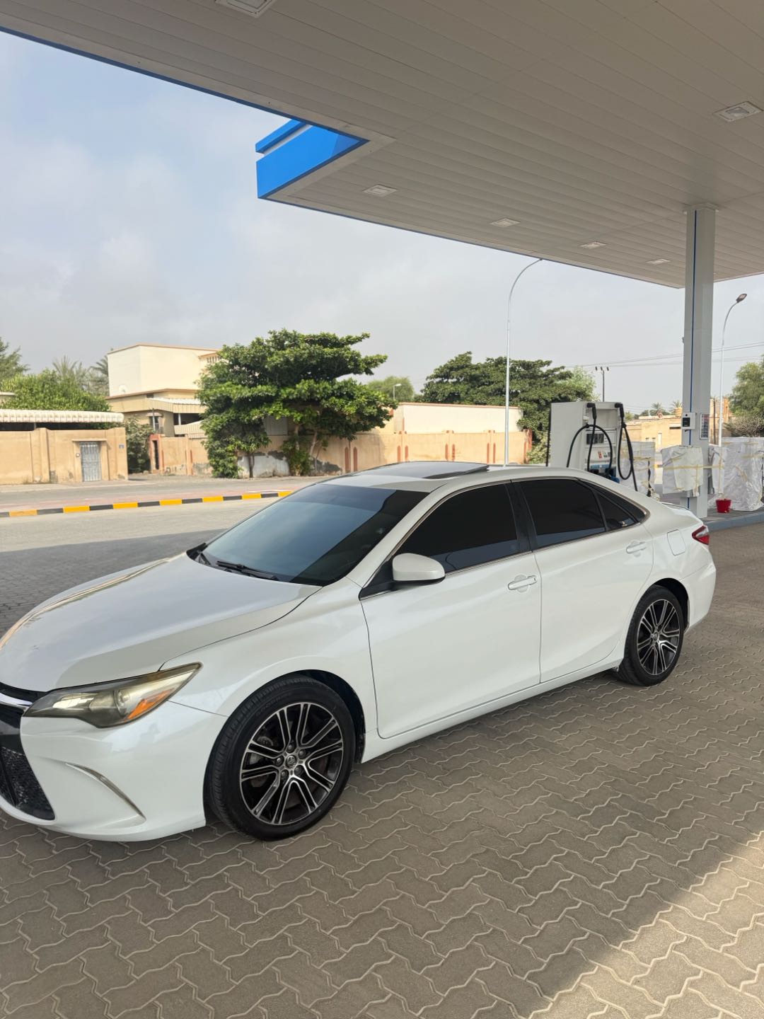 Car Image 2016 TOYOTA CAMRY SE