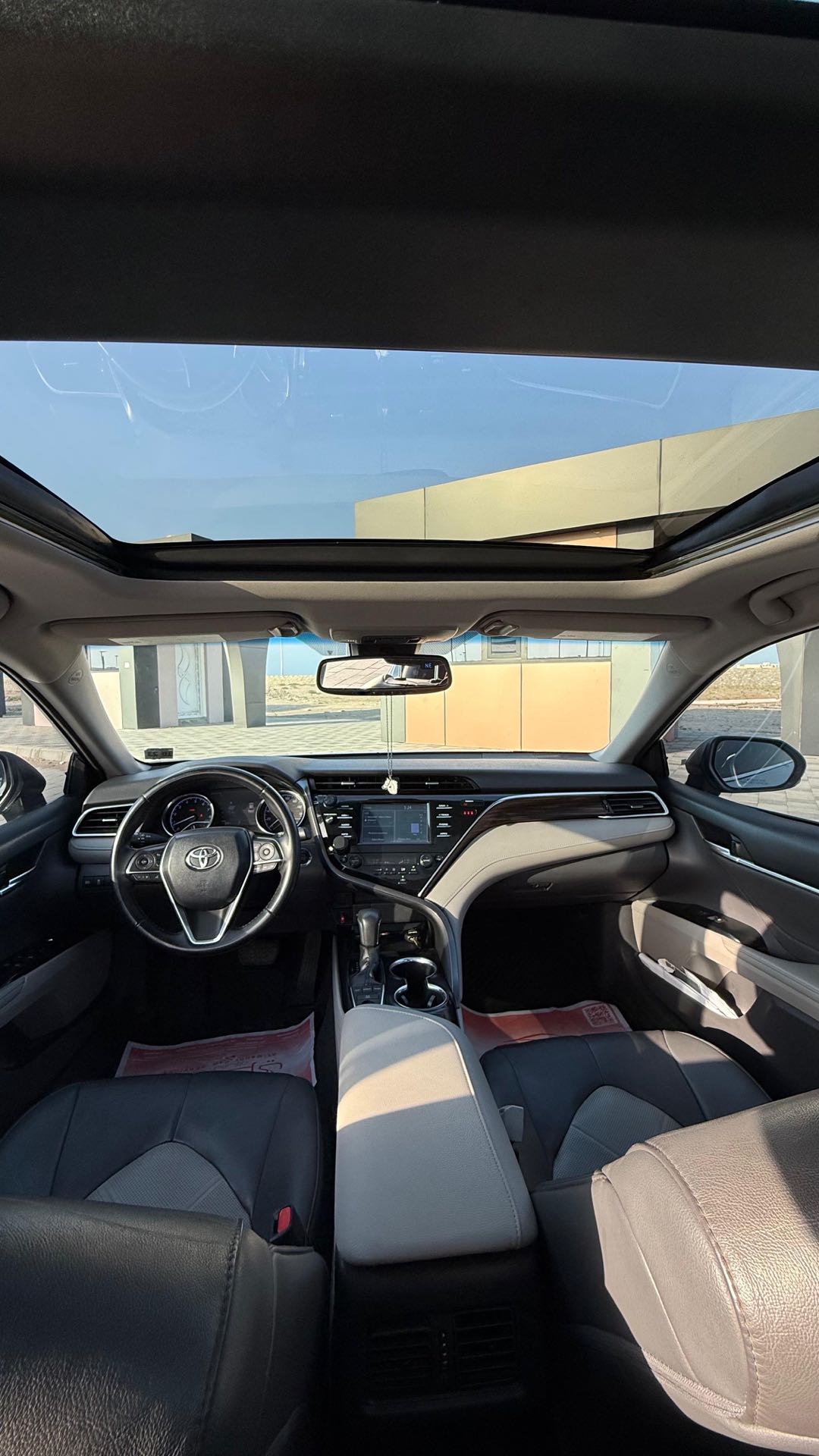 Car Image 2018 TOYOTA CAMRY XLE