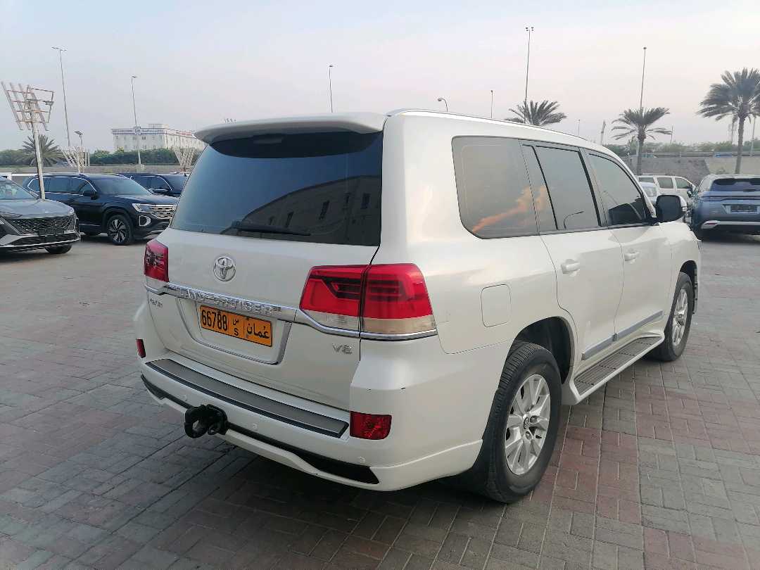 Car Image 2016 TOYOTA LAND CRUISER GX.R
