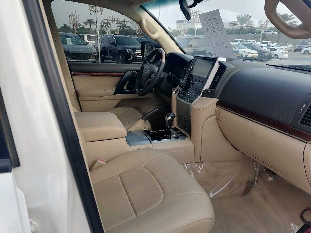 Car Image 2016 TOYOTA LAND CRUISER GX.R