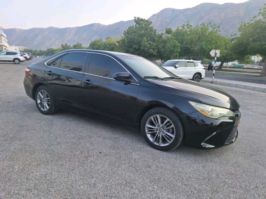 Car Image 2016 TOYOTA CAMRY SE