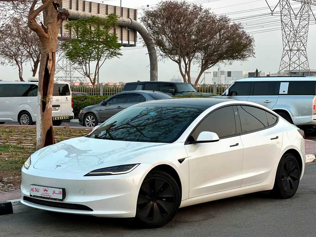 TESLA Model 3 2024