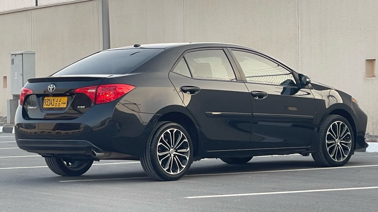 Car Image 2018 TOYOTA COROLLA XSE