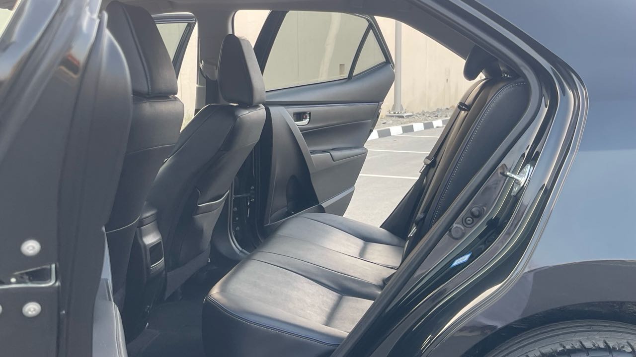 Car Image 2018 TOYOTA COROLLA XSE