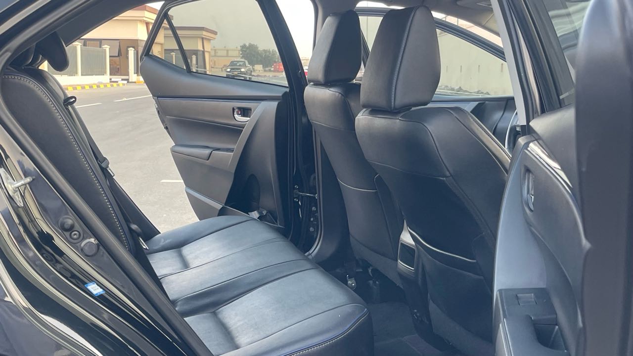 Car Image 2018 TOYOTA COROLLA XSE