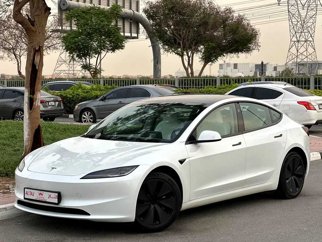 TESLA Model 3 2024