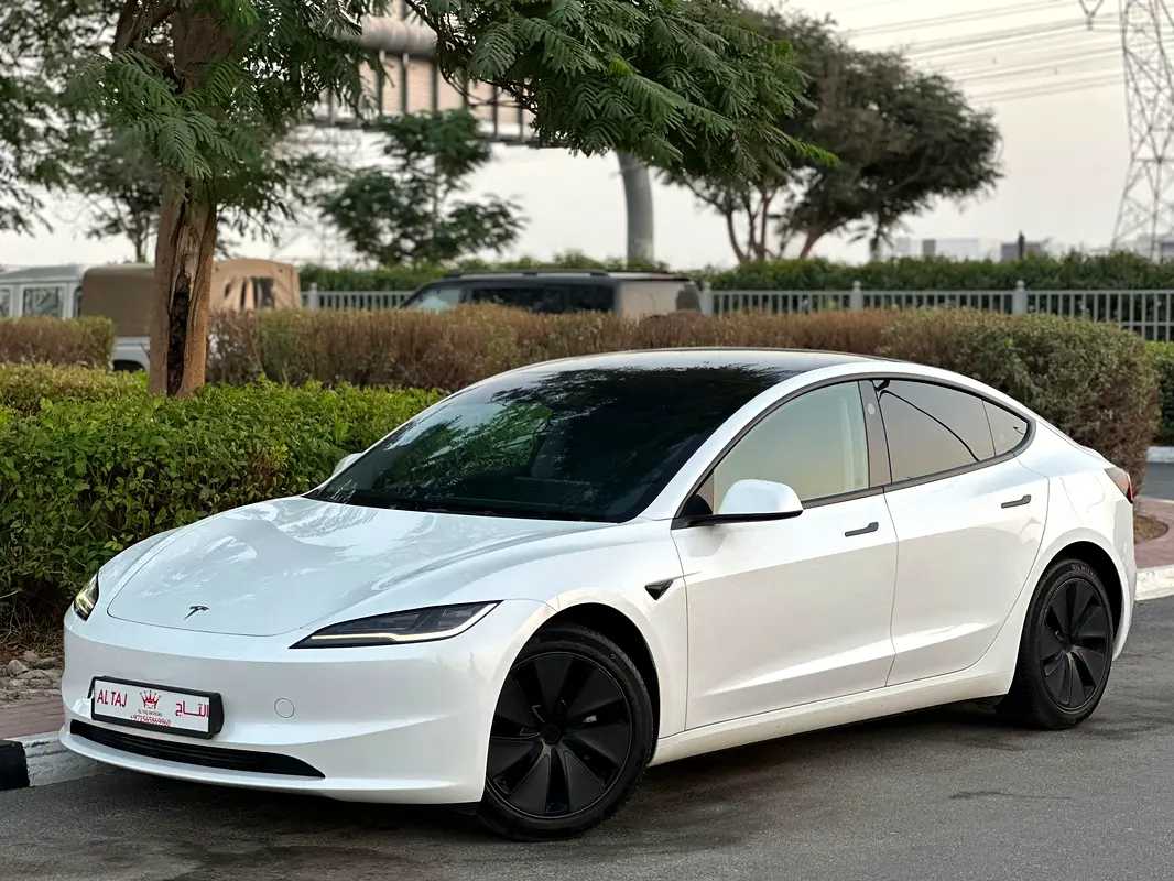TESLA Model 3 2024