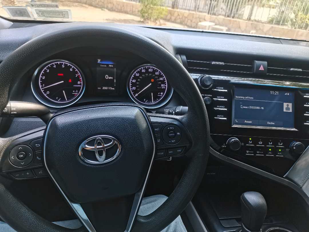 Car Image 2018 TOYOTA CAMRY LE
