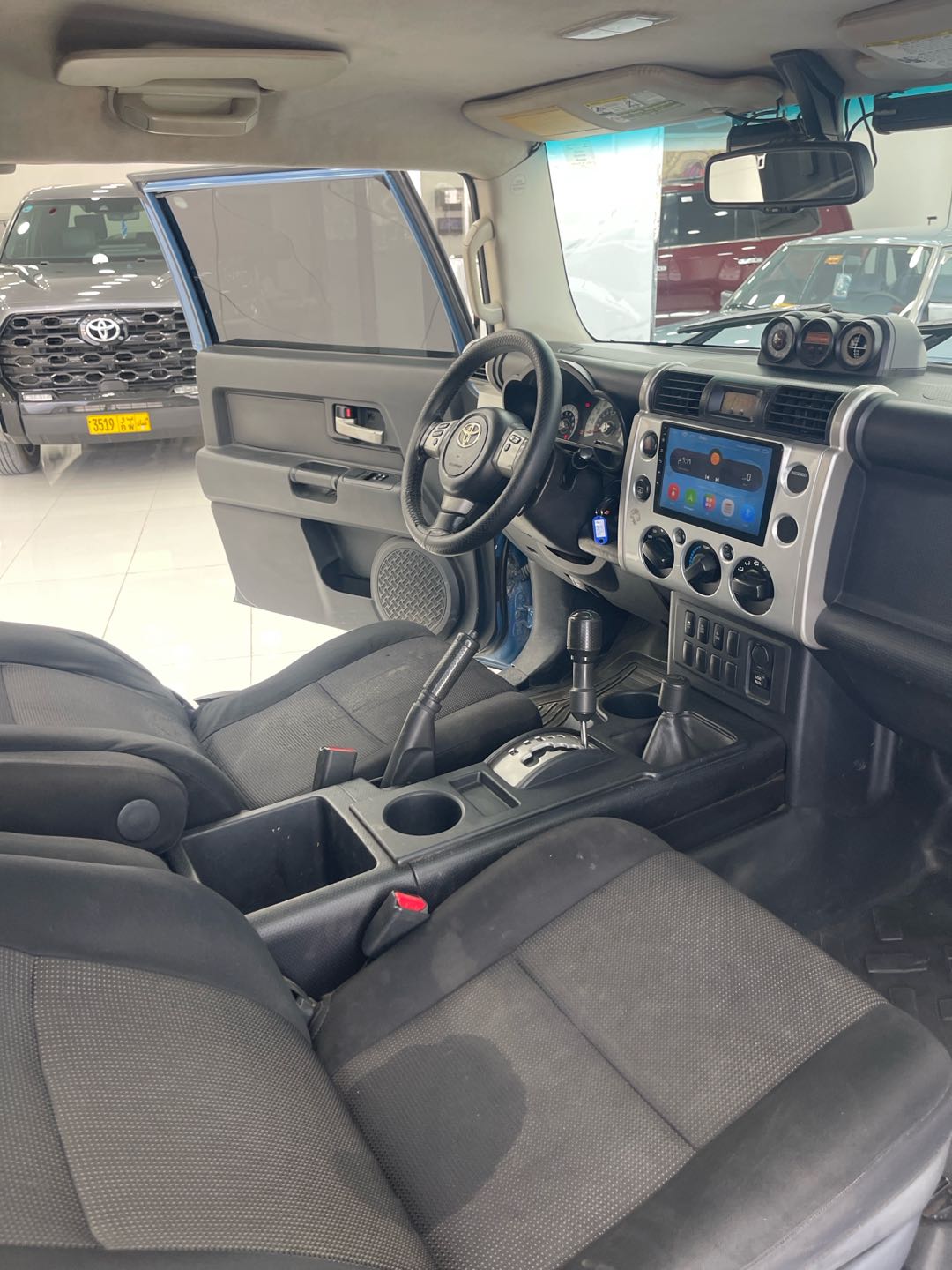 Car Image 2012 TOYOTA FJ CRUISER 