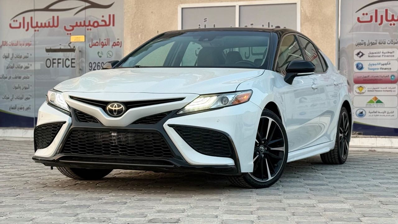 Car Image 2018 TOYOTA CAMRY XSE
